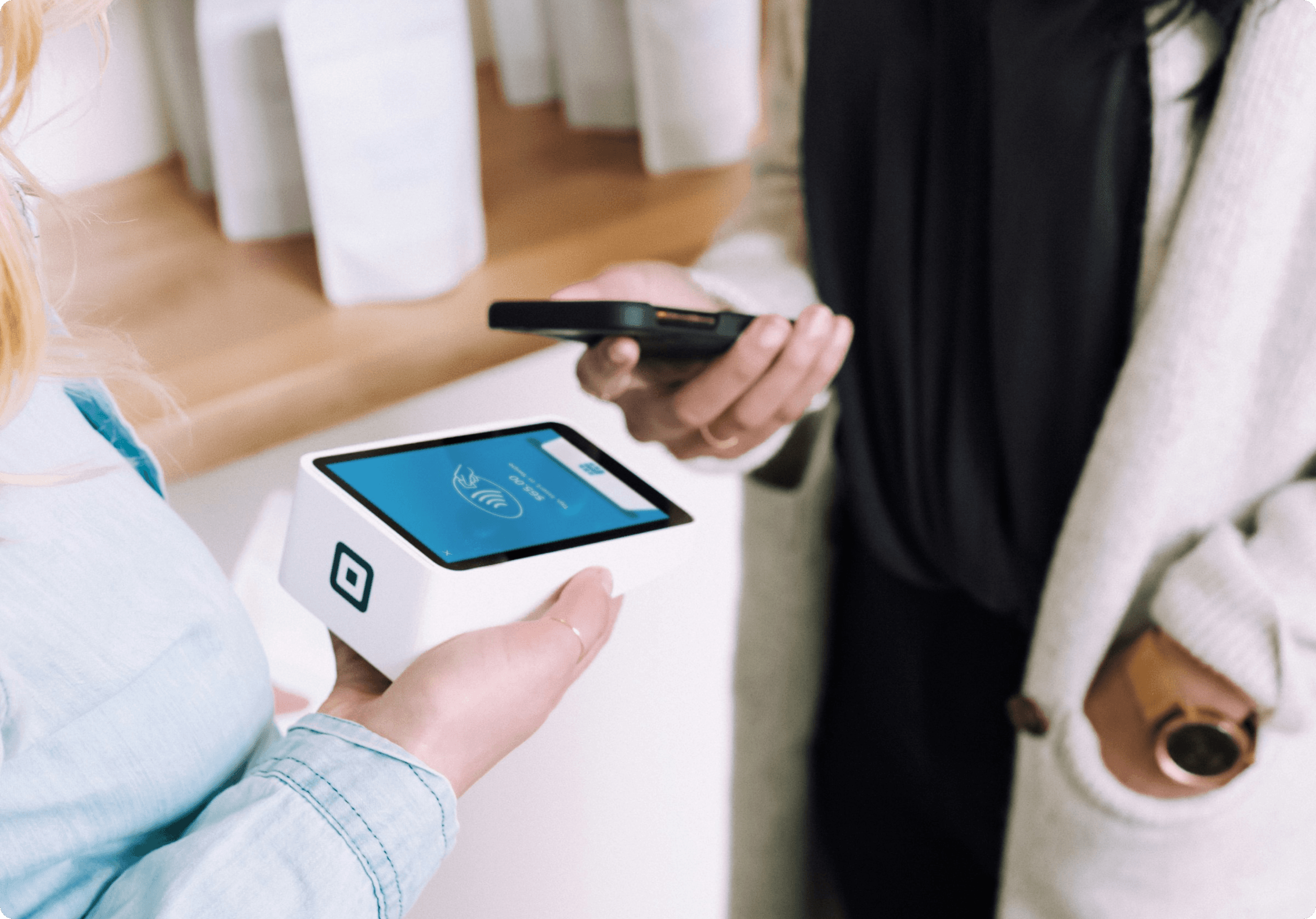 Procesa pagos en varias divisas con confianza mientras cumples con los requisitos regulatorios.